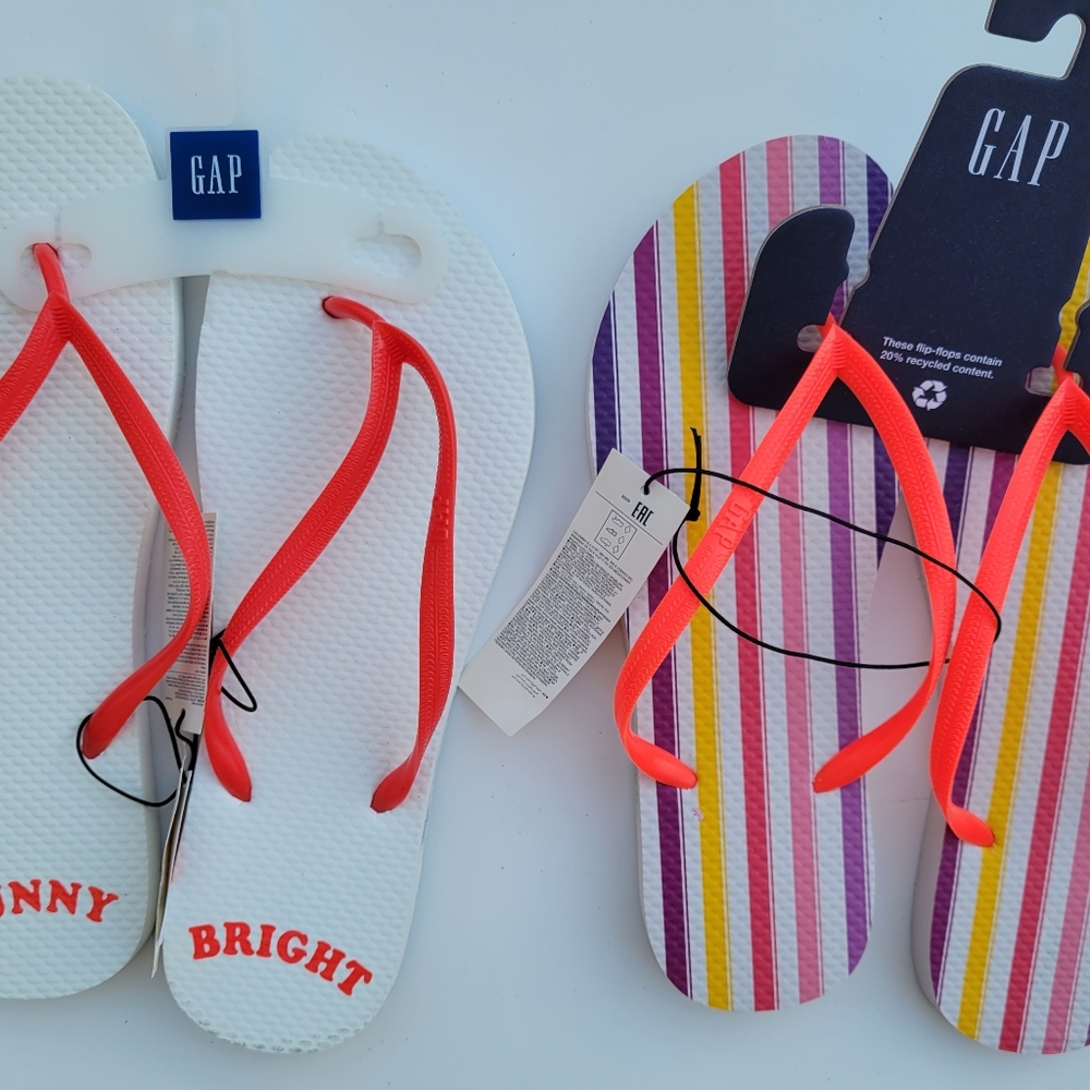 2 Gap Women's Stripe / solid print Flip flops